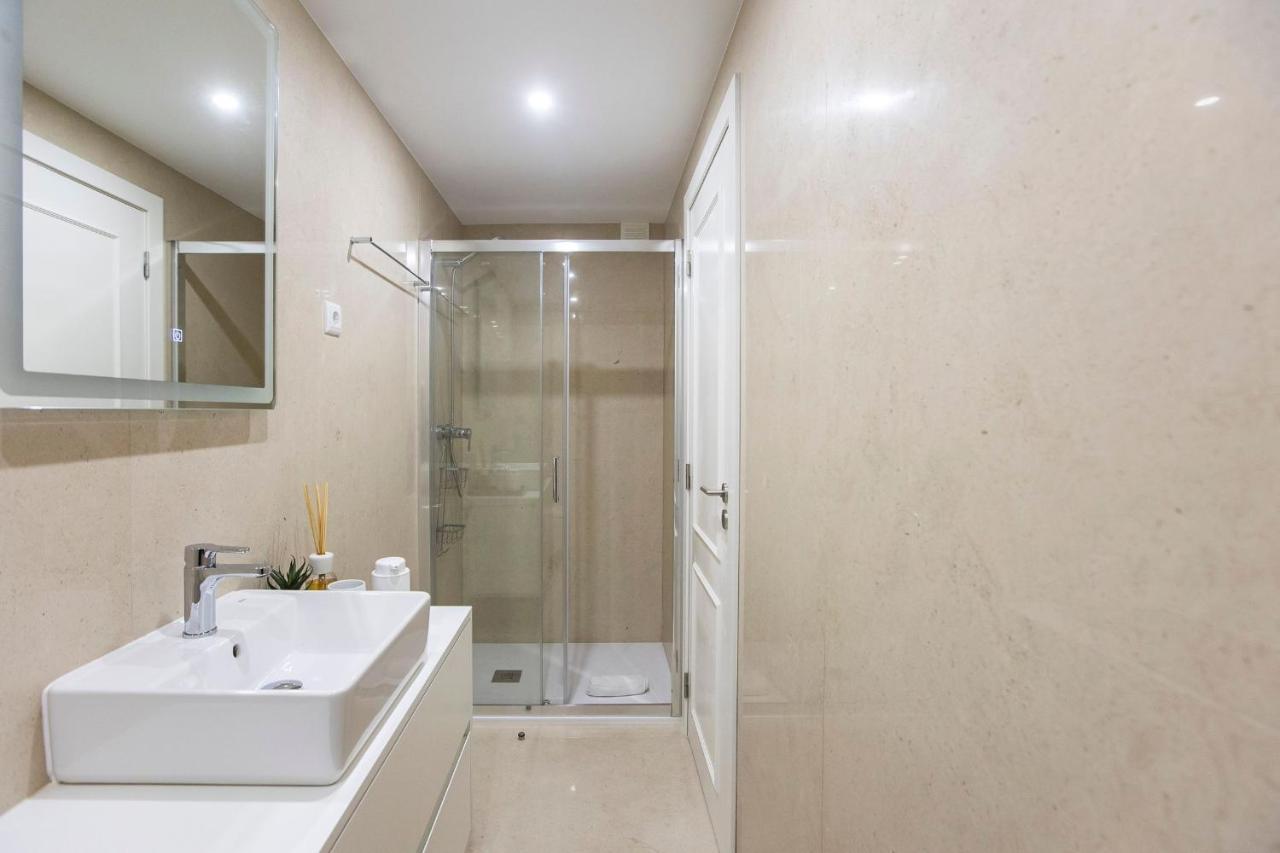 City Center 2Br Flat W/ Ac By Lovelystay ポルト エクステリア 写真
