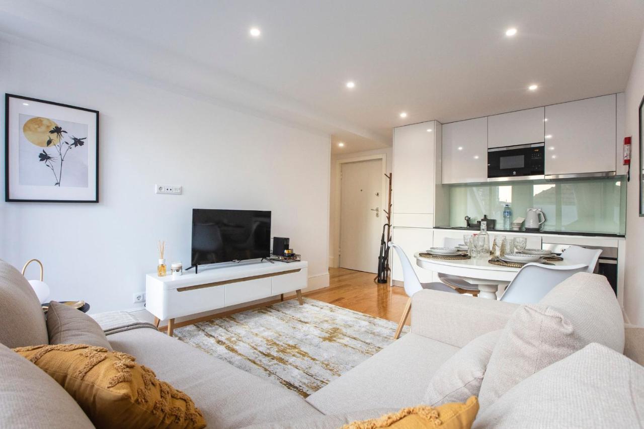 City Center 2Br Flat W/ Ac By Lovelystay ポルト エクステリア 写真
